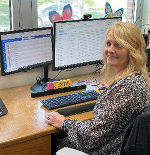 Teacher in virtual morning meeting with students